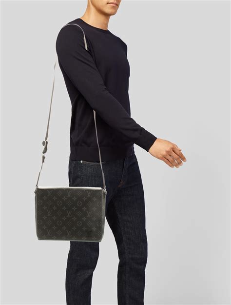 Louis Vuitton Messenger District Monogram Eclipse PM Noir 